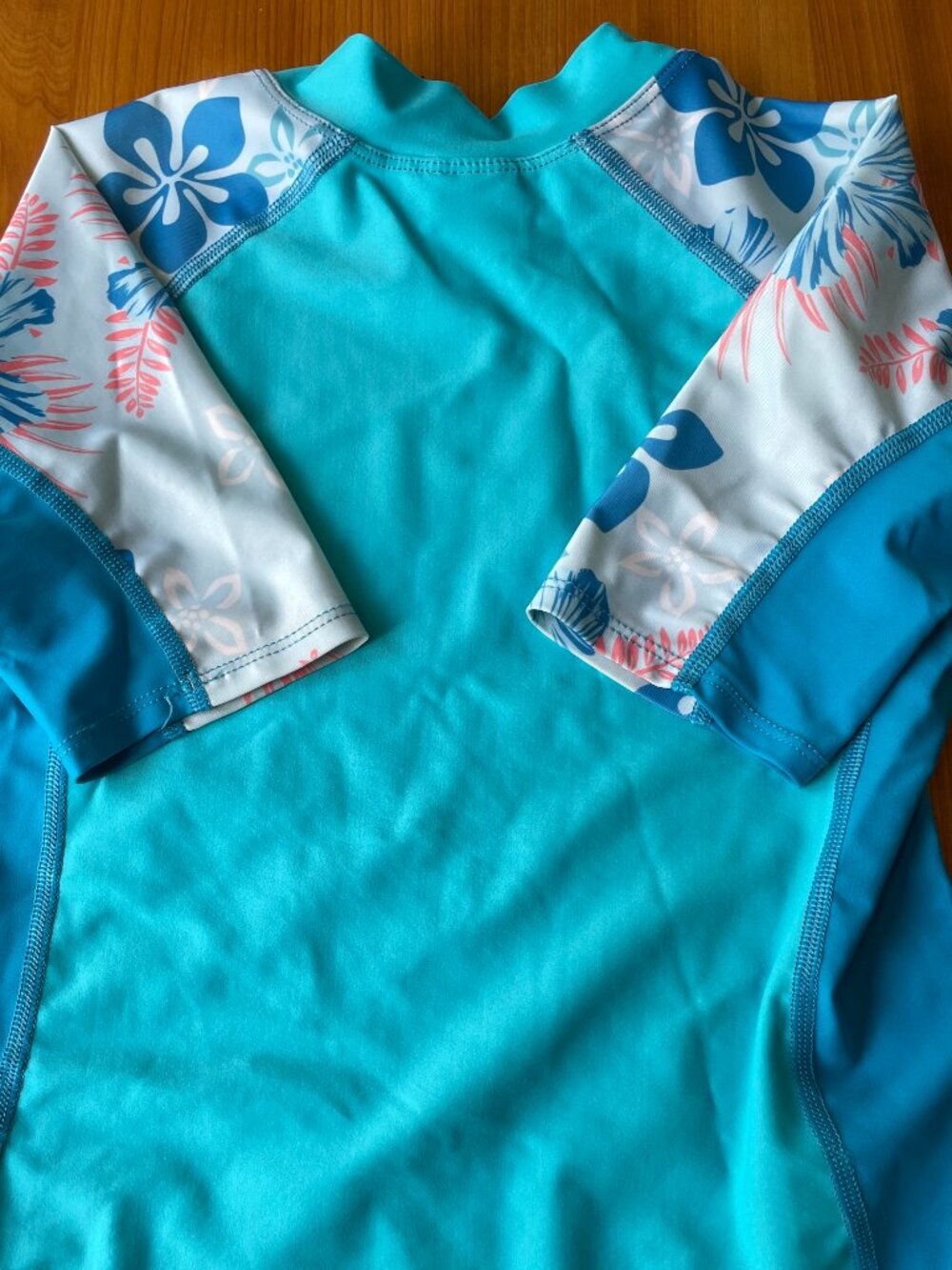 Rash Guard - Picture 3 of 4